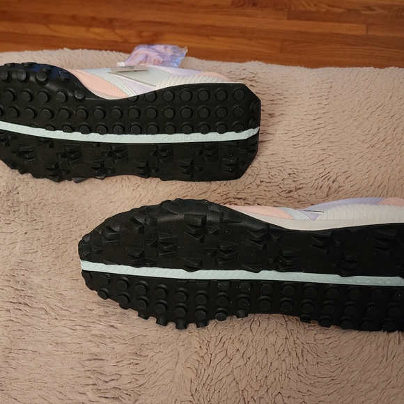 BRAND NEW Men’s New Balance Shoes! Lifestyle mode de vie style, size 10.5 - Picture 4 of 5